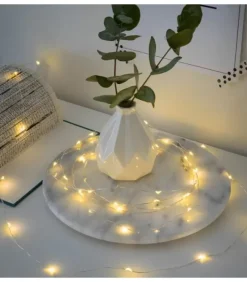 Konstsmide, guirlandes lumineuses de Noël Guirlande Lumineuse Intérieure À Led|Guirlande Led A Pile, 20 Diodes Ambrees, Fil Argente