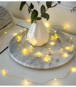 Konstsmide, guirlandes lumineuses de Noël Guirlande Lumineuse Intérieure À Led|Guirlande Led A Pile, 20 Diodes Ambrees, Fil Laiton